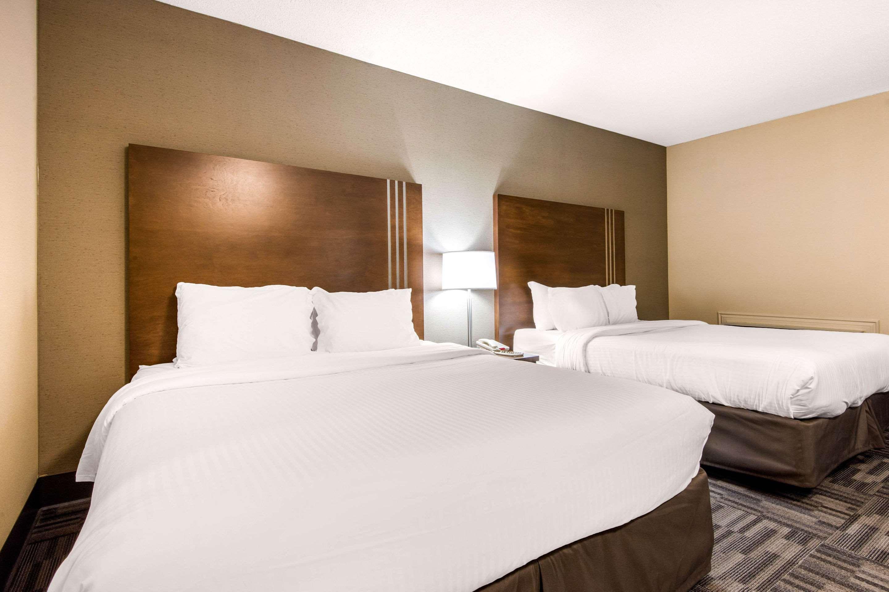 אוריליה Quality Inn & Conference Centre מראה חיצוני תמונה