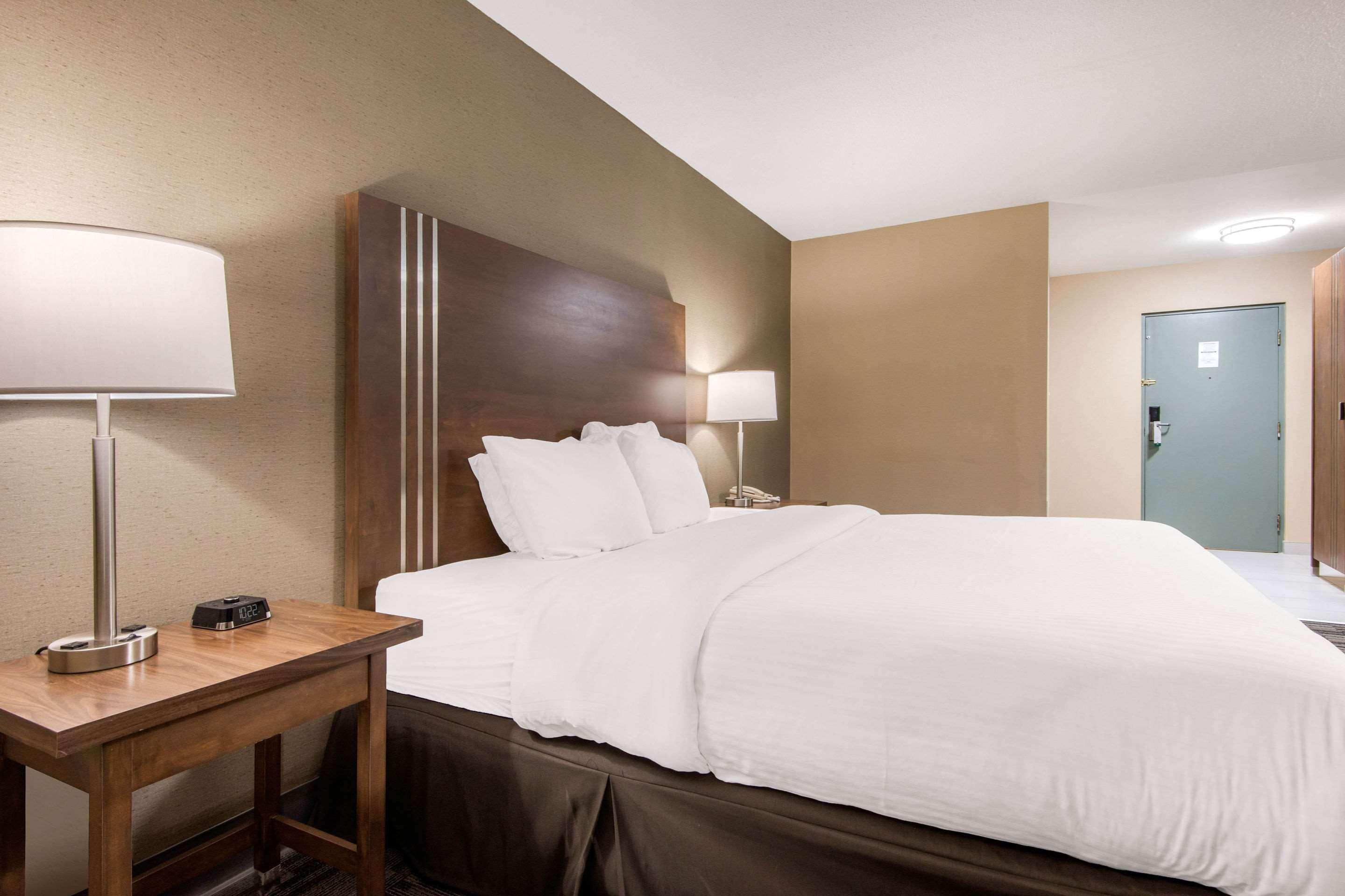 אוריליה Quality Inn & Conference Centre מראה חיצוני תמונה