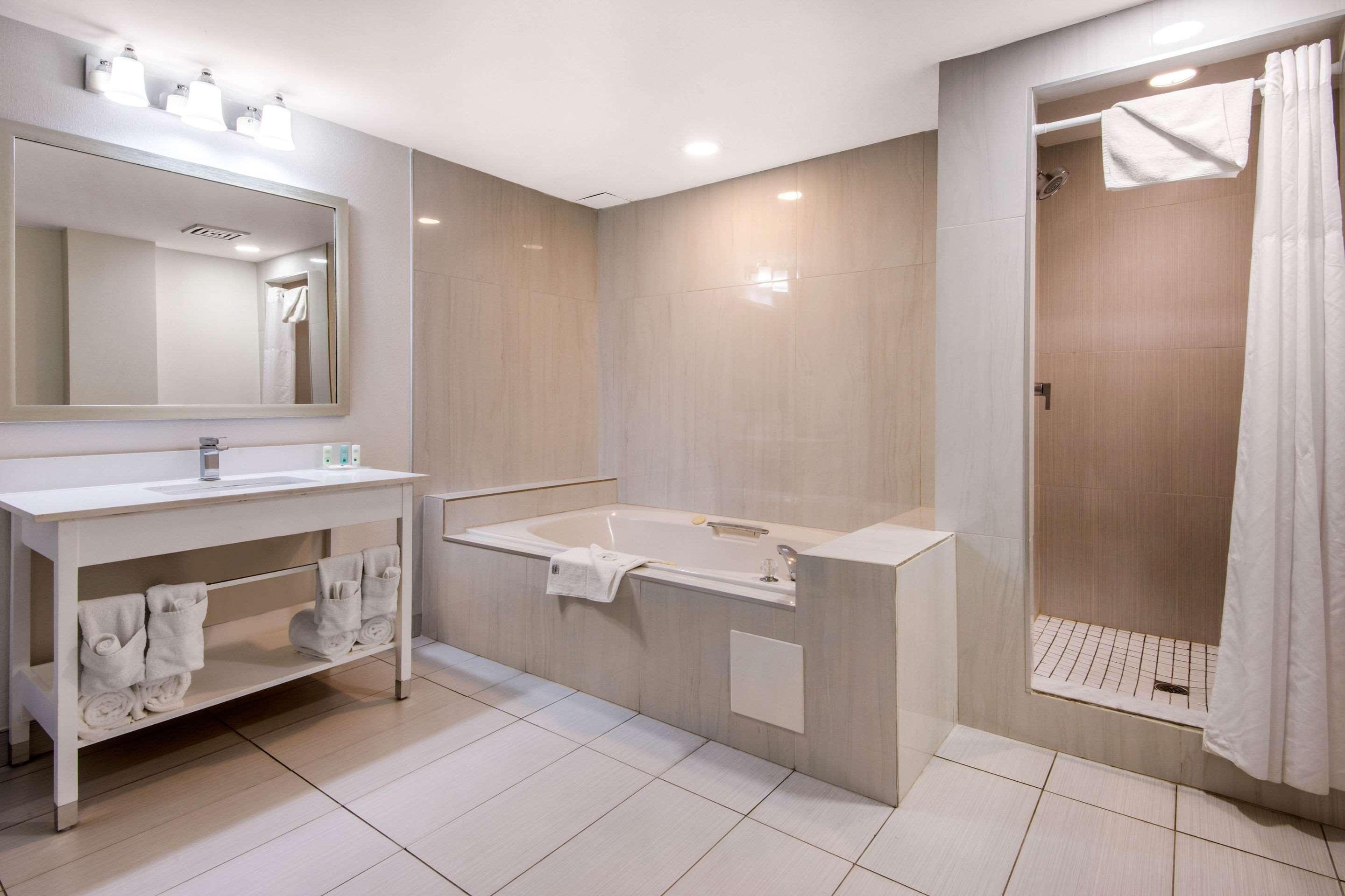 אוריליה Quality Inn & Conference Centre מראה חיצוני תמונה