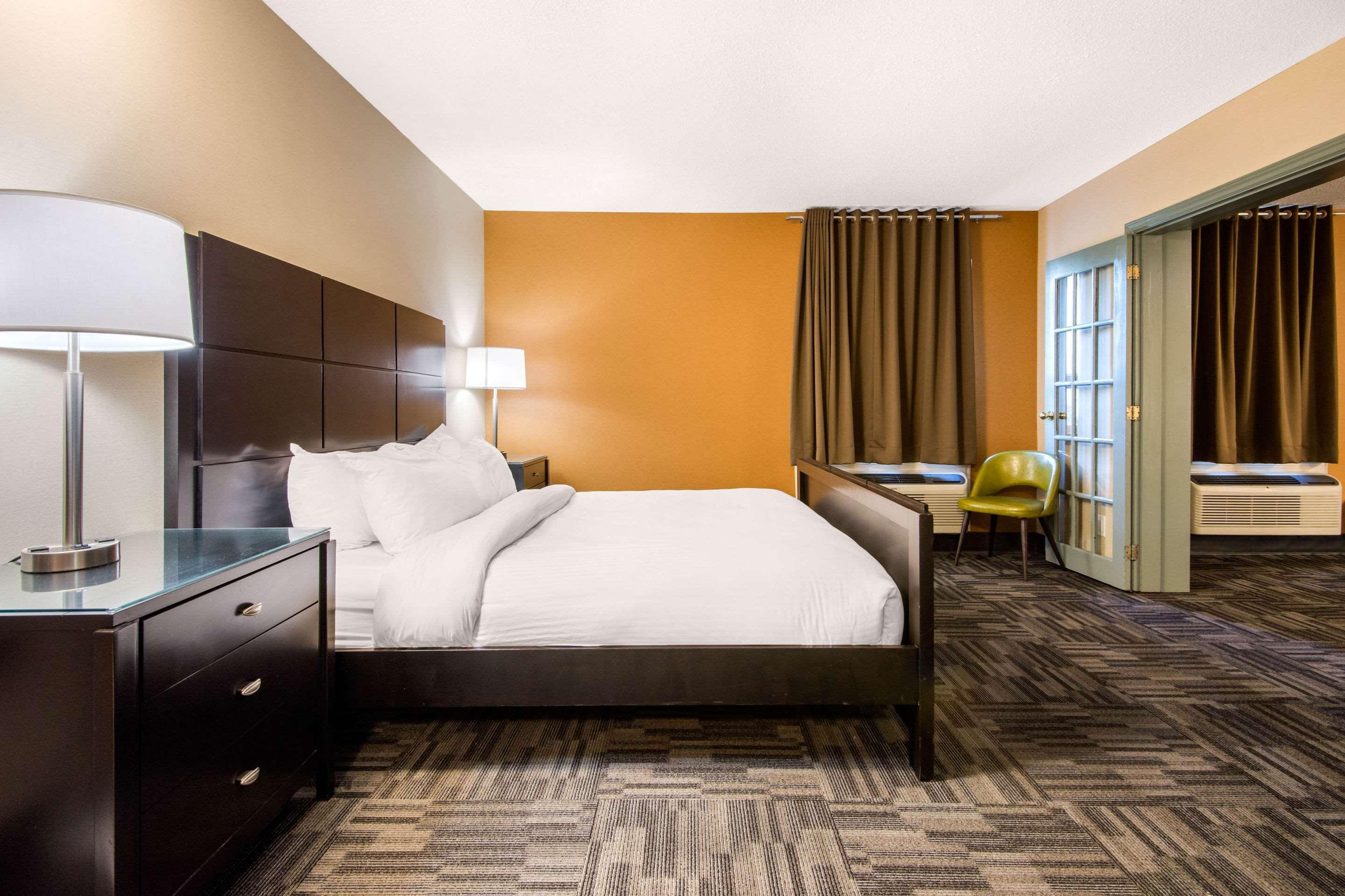 אוריליה Quality Inn & Conference Centre מראה חיצוני תמונה