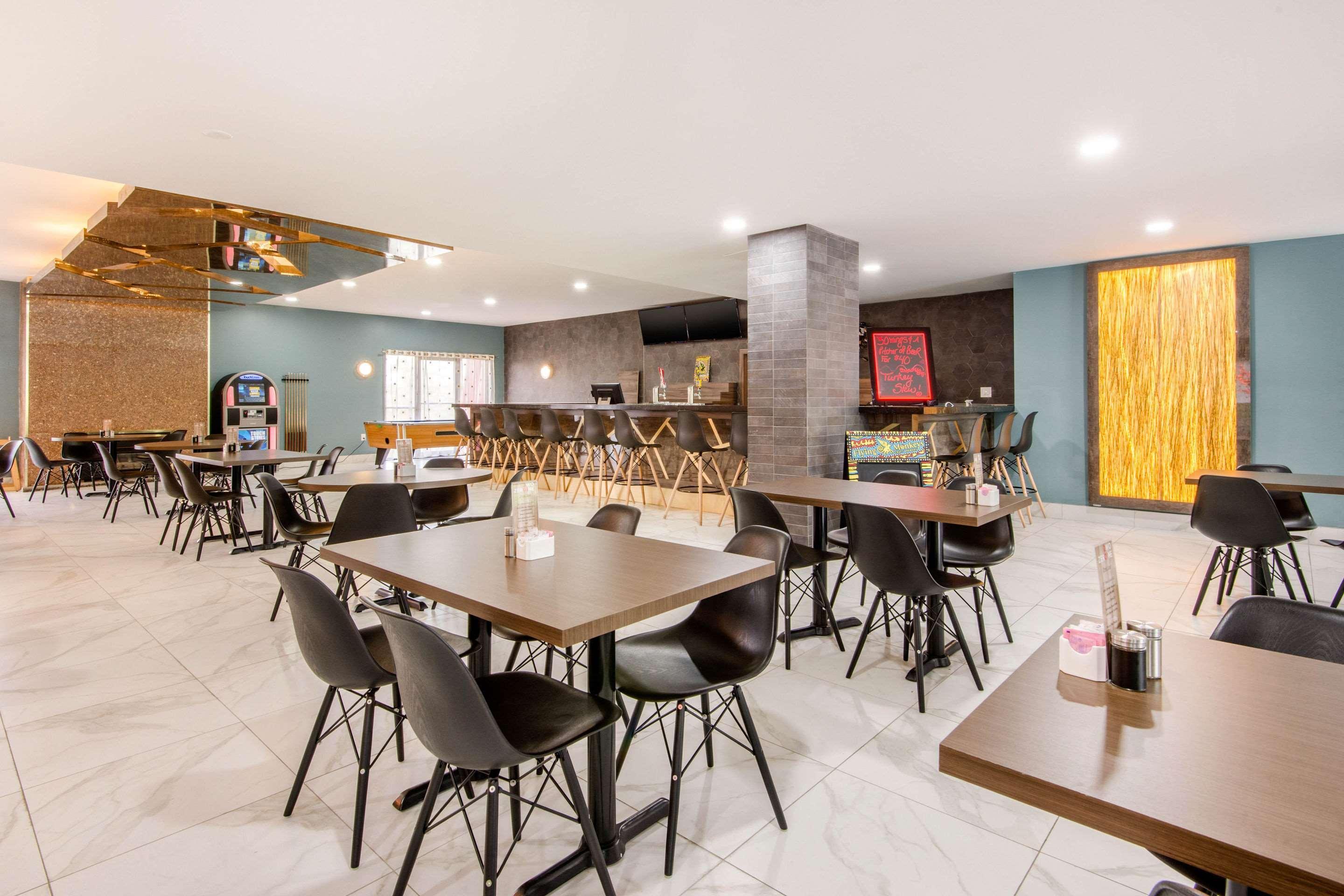 אוריליה Quality Inn & Conference Centre מראה חיצוני תמונה