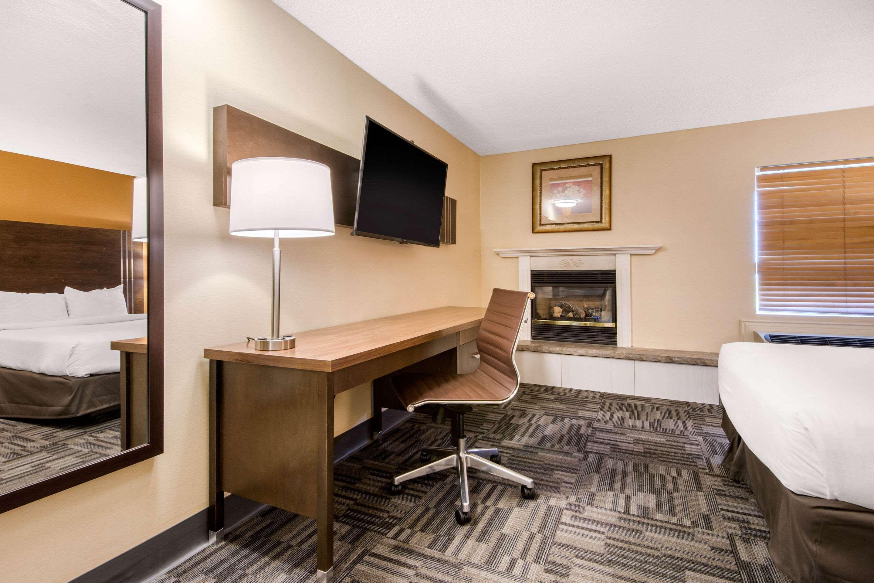 אוריליה Quality Inn & Conference Centre מראה חיצוני תמונה