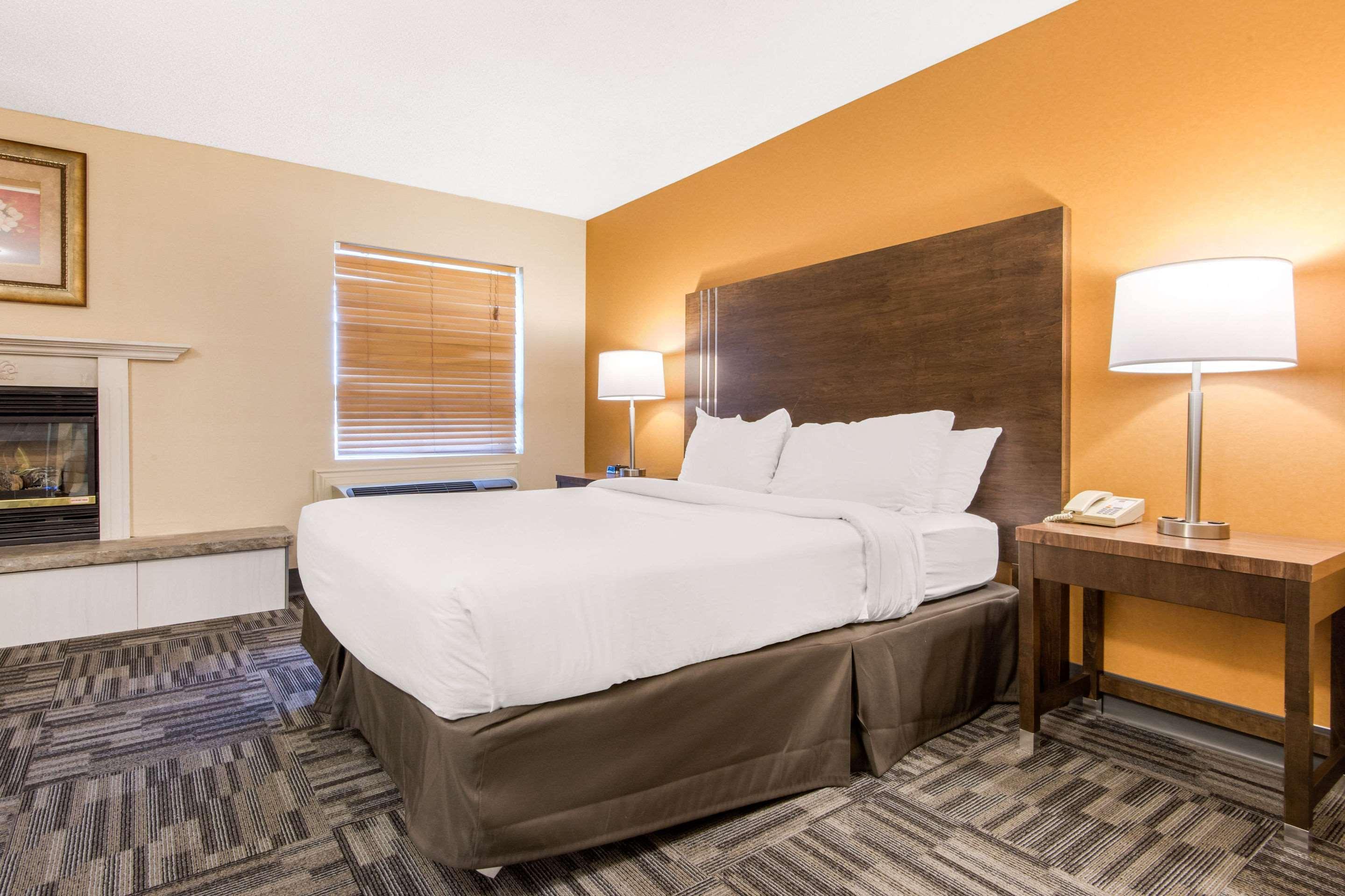 אוריליה Quality Inn & Conference Centre מראה חיצוני תמונה
