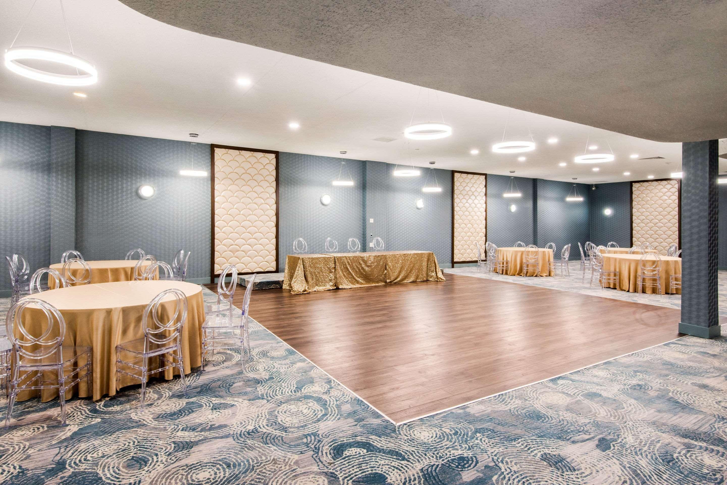 אוריליה Quality Inn & Conference Centre מראה חיצוני תמונה