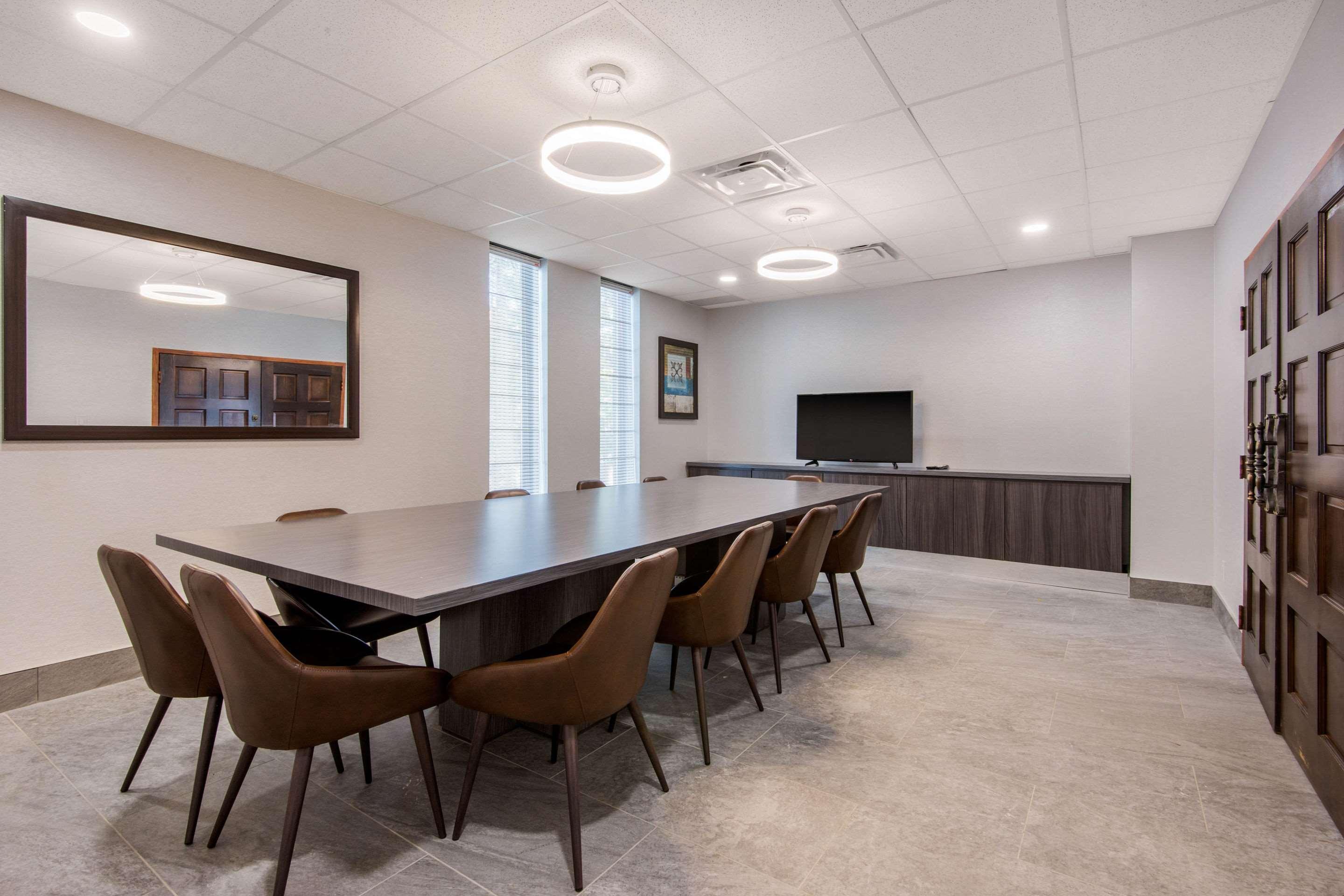 אוריליה Quality Inn & Conference Centre מראה חיצוני תמונה