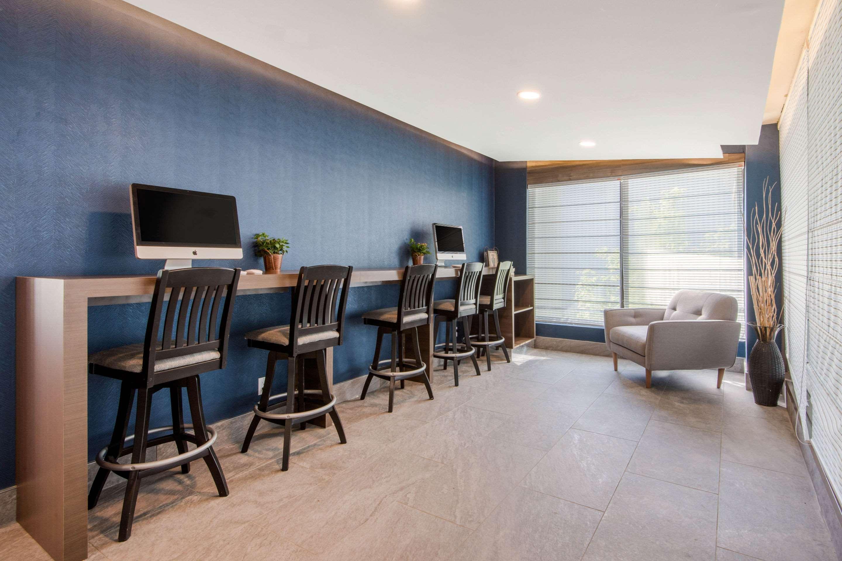 אוריליה Quality Inn & Conference Centre מראה חיצוני תמונה