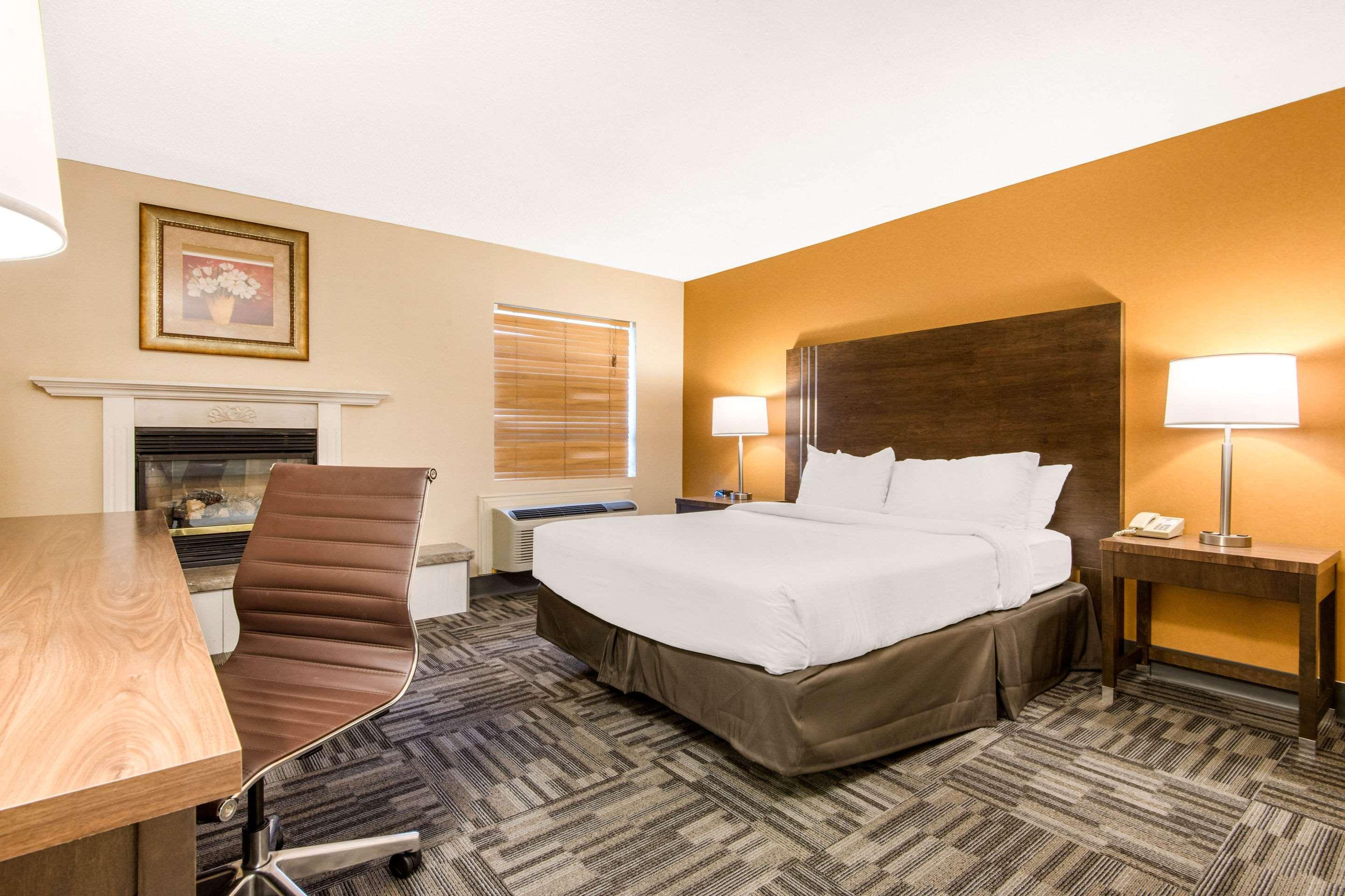 אוריליה Quality Inn & Conference Centre מראה חיצוני תמונה