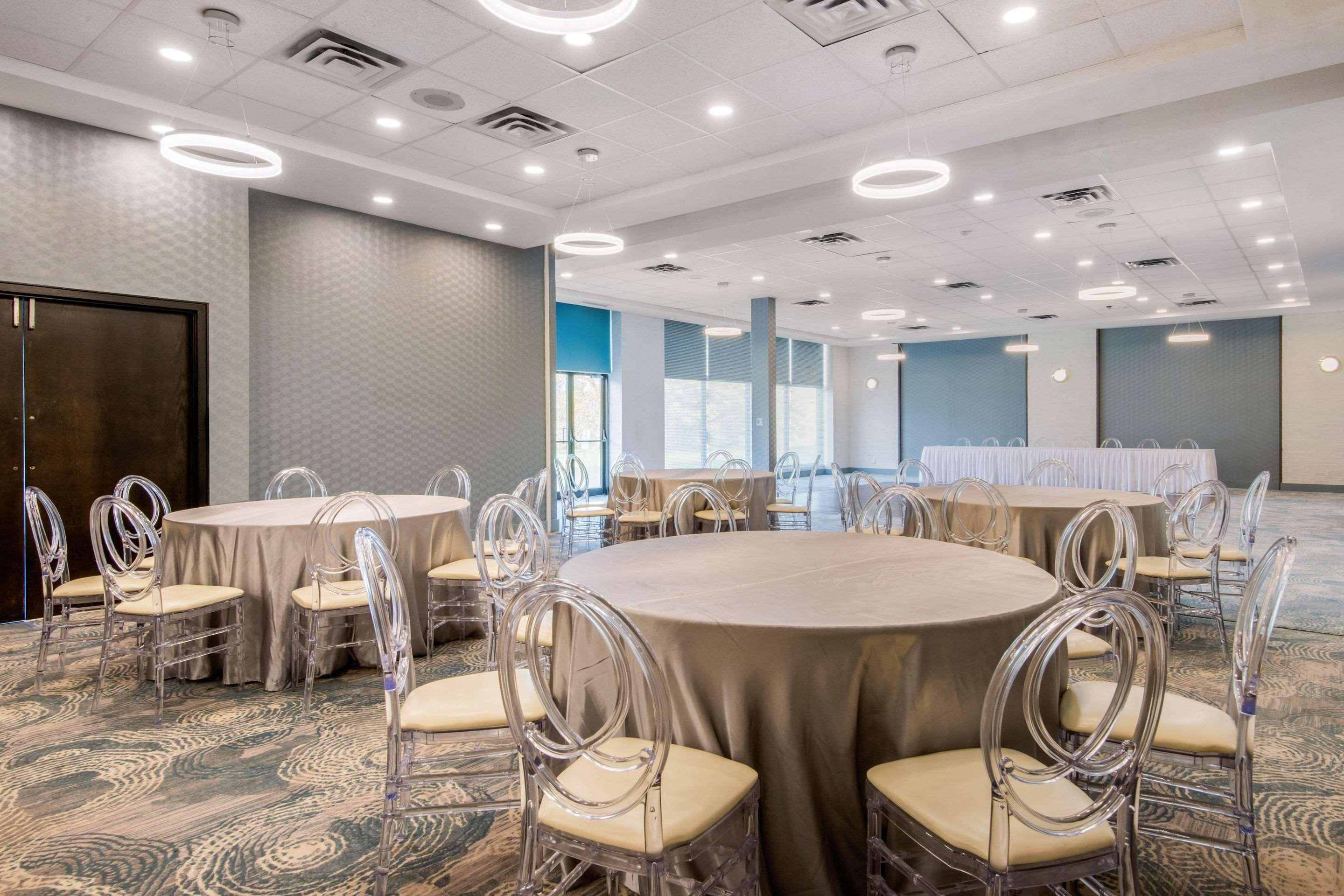 אוריליה Quality Inn & Conference Centre מראה חיצוני תמונה